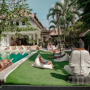Puri Garden & Hostal
